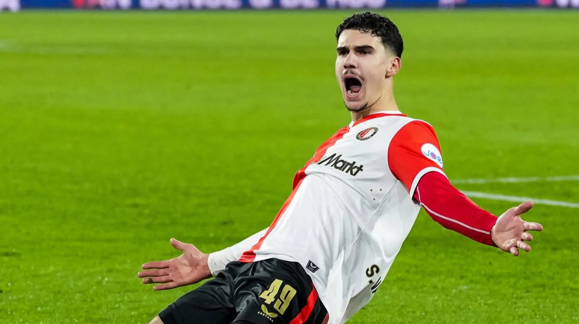 Син ван Персі відзначився шикарним дублем за Феєнорд, довівши легендарного батька до сліз