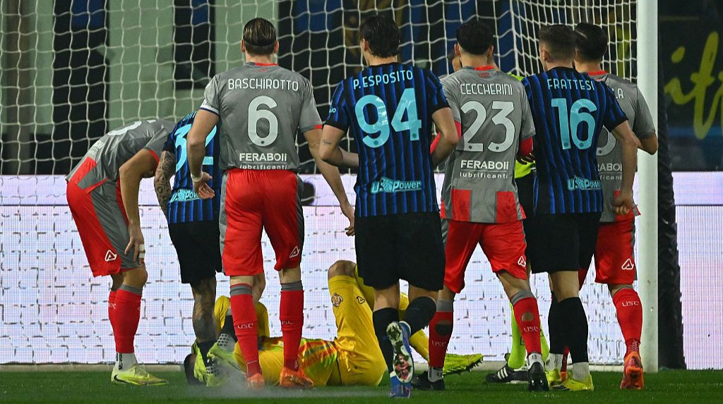 Вболівальникам Інтера заборонили відвідувати виїзні матчі команди через інцидент з феєрверком у зустрічі з Кремонезе