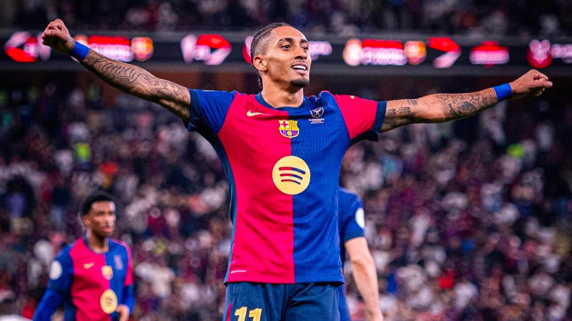 Заступился за ультрас: лидер Барселоны заплатит штраф за использование фанами пиротехники