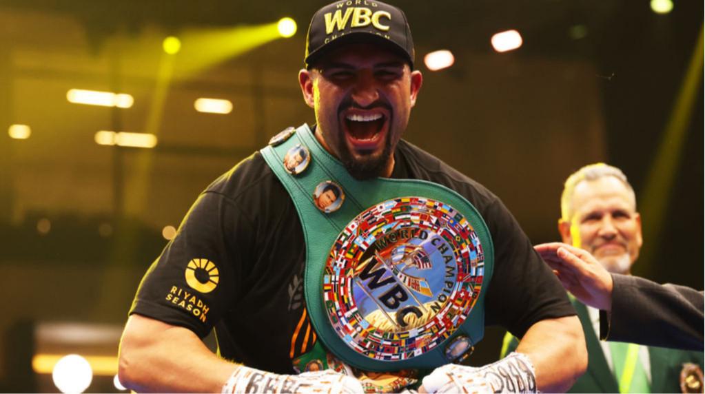 Усик имеет боксерский интеллект и стиль, – временный чемпион мира оценил победу украинца над Дюбуа