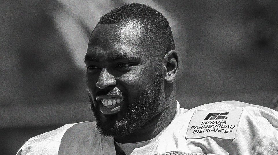 Бывший игрок НФЛ, который является родным братом звезды UFC, умер в 39-летнем возрасте