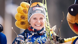 Болезненный финиш: австрийская биатлонистка потеряла зубы после жесткого столкновения на трассе