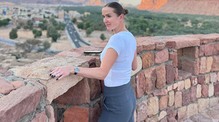 В оазі посеред пустелі: Світоліна показала неймовірні кадри з подорожі до Саудівської Аравії