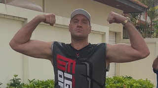 Воррен зізнався, чи благав Ф'юрі повернутись у профі-ринг