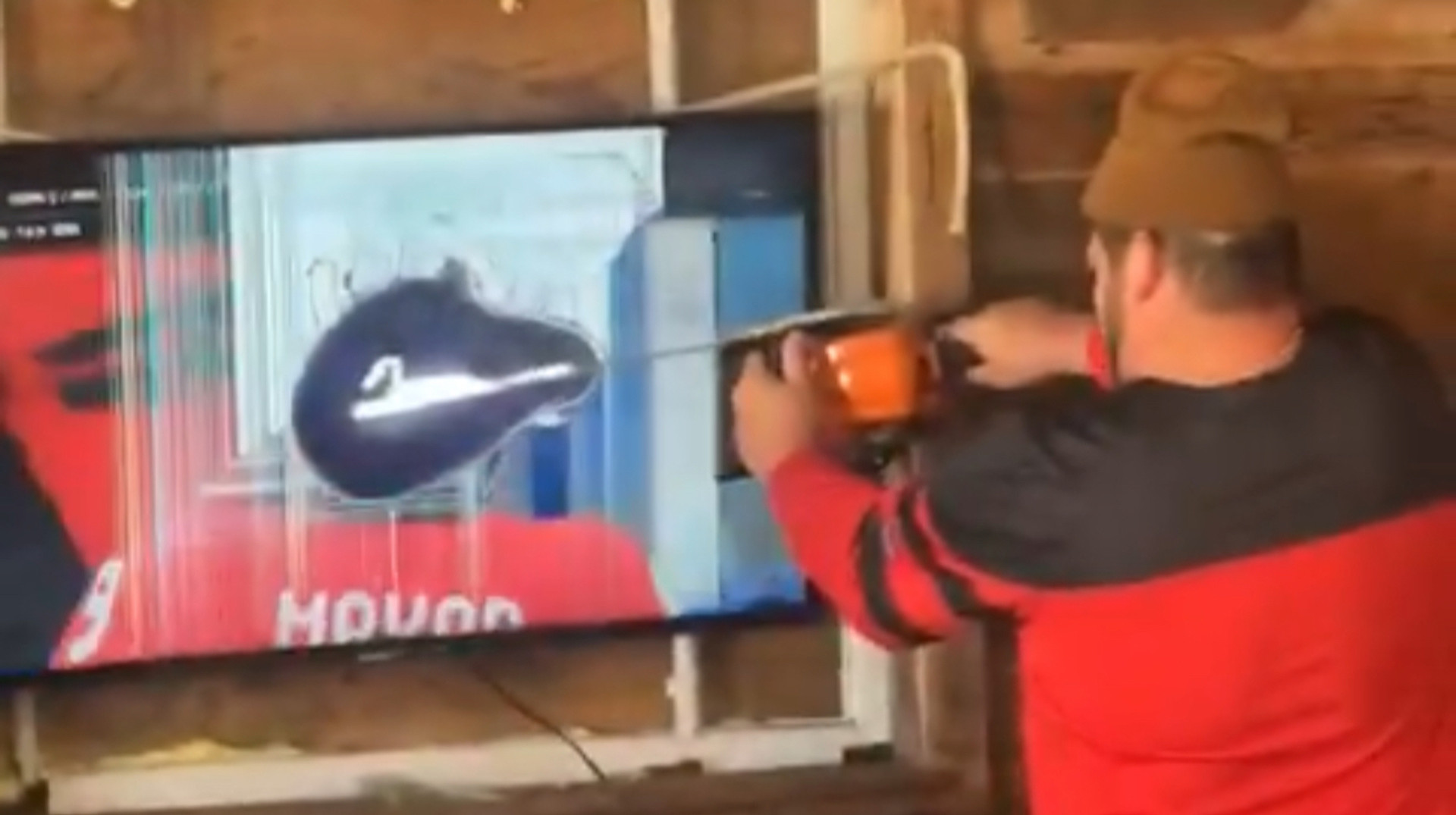 Поразка, що розбила не лише серця: канадський фанат розпилив телевізор після фіналу Олімпіади