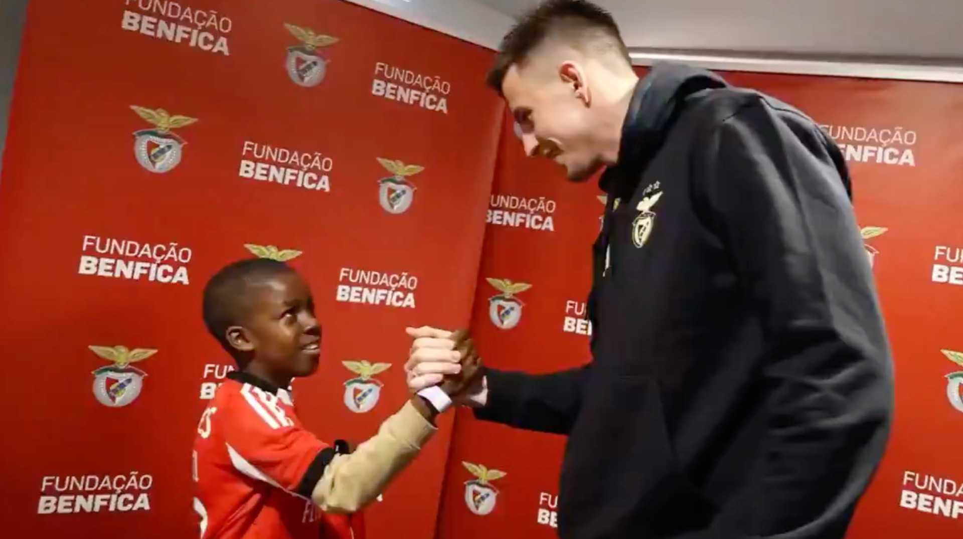 Бенфіка Трубіна і Судакова здійснила мрію 9-річного місцевого героя: хлопець врятував матір