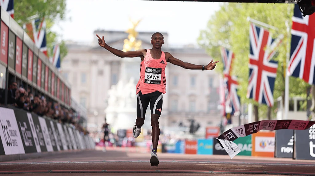 Вперше в історії. Двоє спортсменів пробігли Лондонський марафон менш ніж за дві години