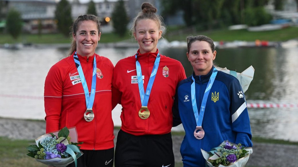 Людмила Бабак (праворуч)