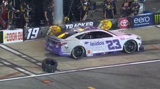 Момент поваги на NASCAR: суперники врятували пілота прямо під час гонки