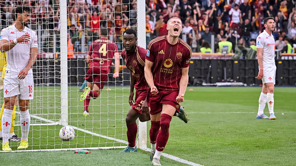 Браво, мій друже: зірковий захисник відреагував на перший гол Довбика за Рому в новому сезоні