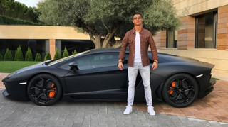 Втратив лік автівкам: Роналду не зміг названу точну кількість машин у своєму гаражі