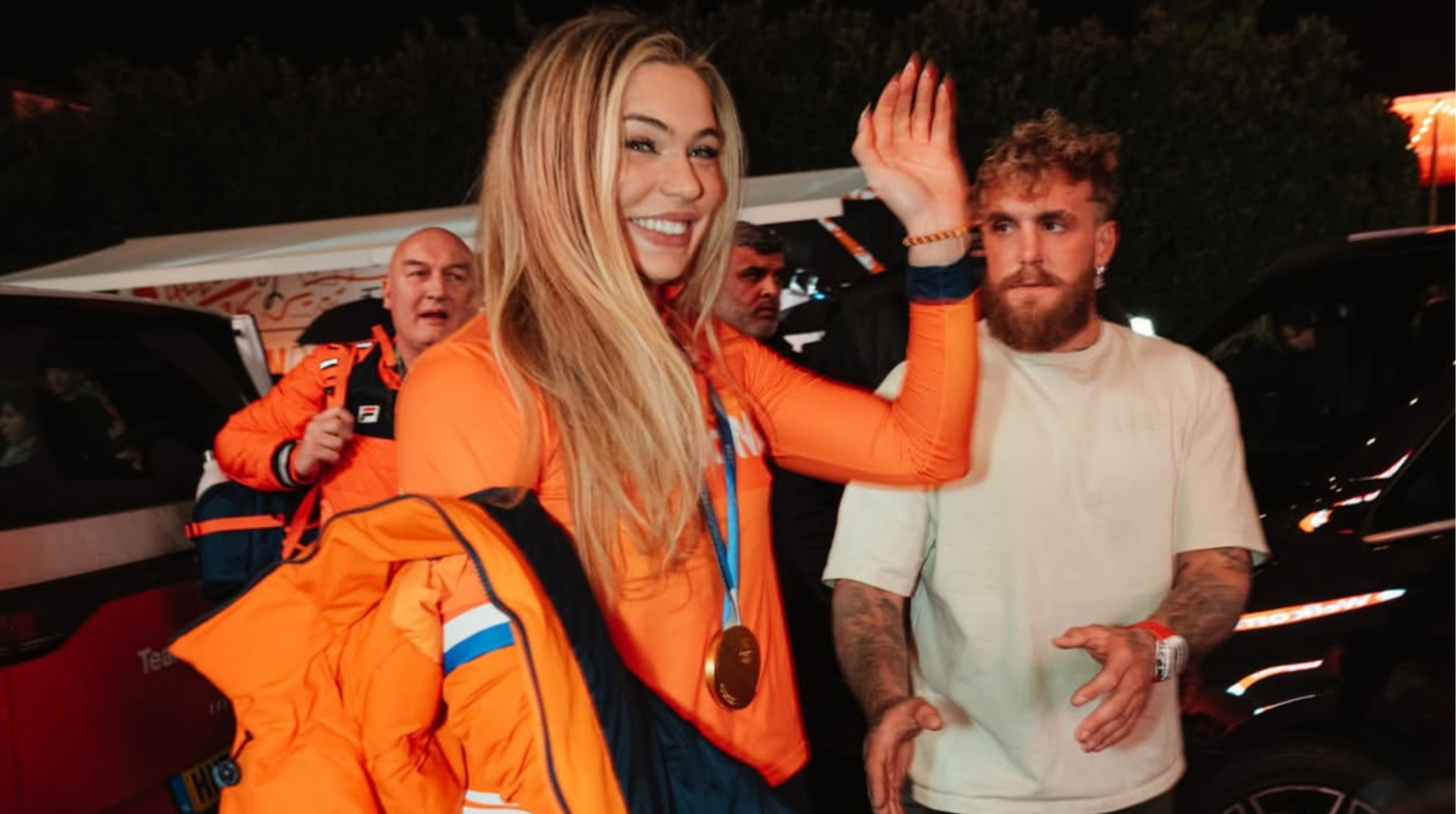 Порадувала найбільшу фанатку: зіркова ковзанярка Ютта Лердам привезла бабусі олімпійські медалі