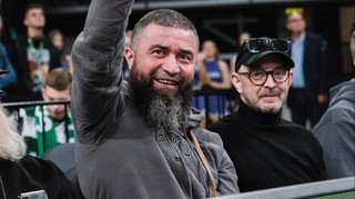 Фанати титулованого європейського клубу влаштували овації ветерану ЗСУ під час матчу