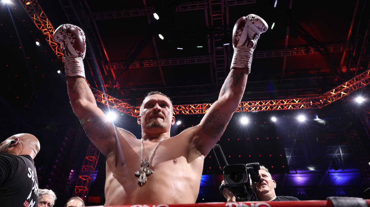 Бывший чемпион назвал двух боксеров, которые победили бы Усика