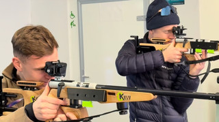 Ледь не перестріляв Бо: зірка Баварії позмагався у влучності з легендарним біатлоністом