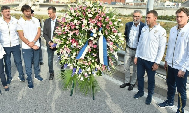 Збірна України вшанувала пам'ять загиблих від обвалу мосту в Італії. ФОТО