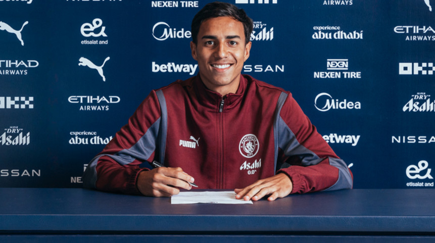 Манчестер Сіті оголосив про підписання 19-річного захисника Палмейрас