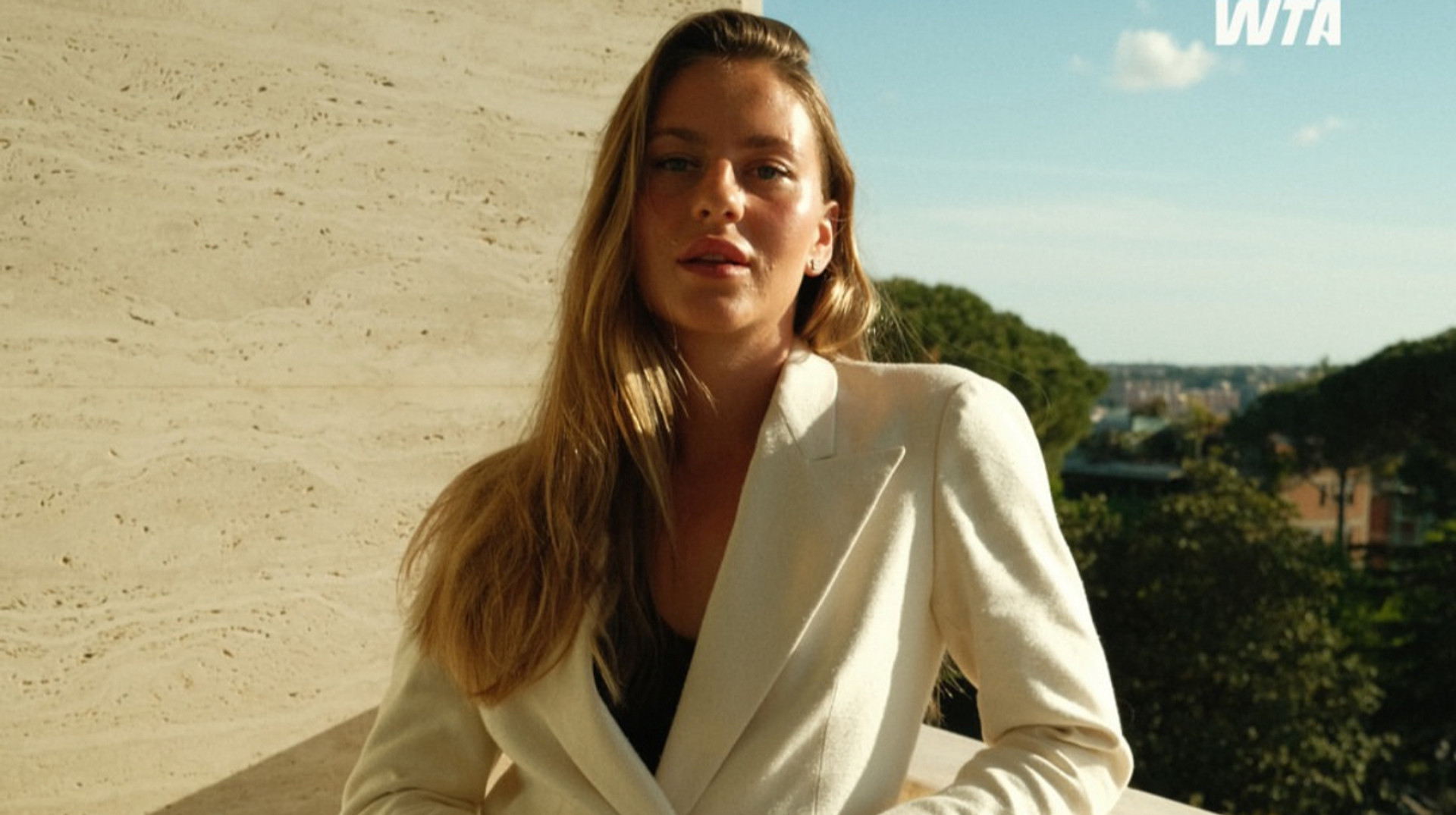 День моди з Мартою: Костюк показала фанатам улюблені речі зі свого гардеробу