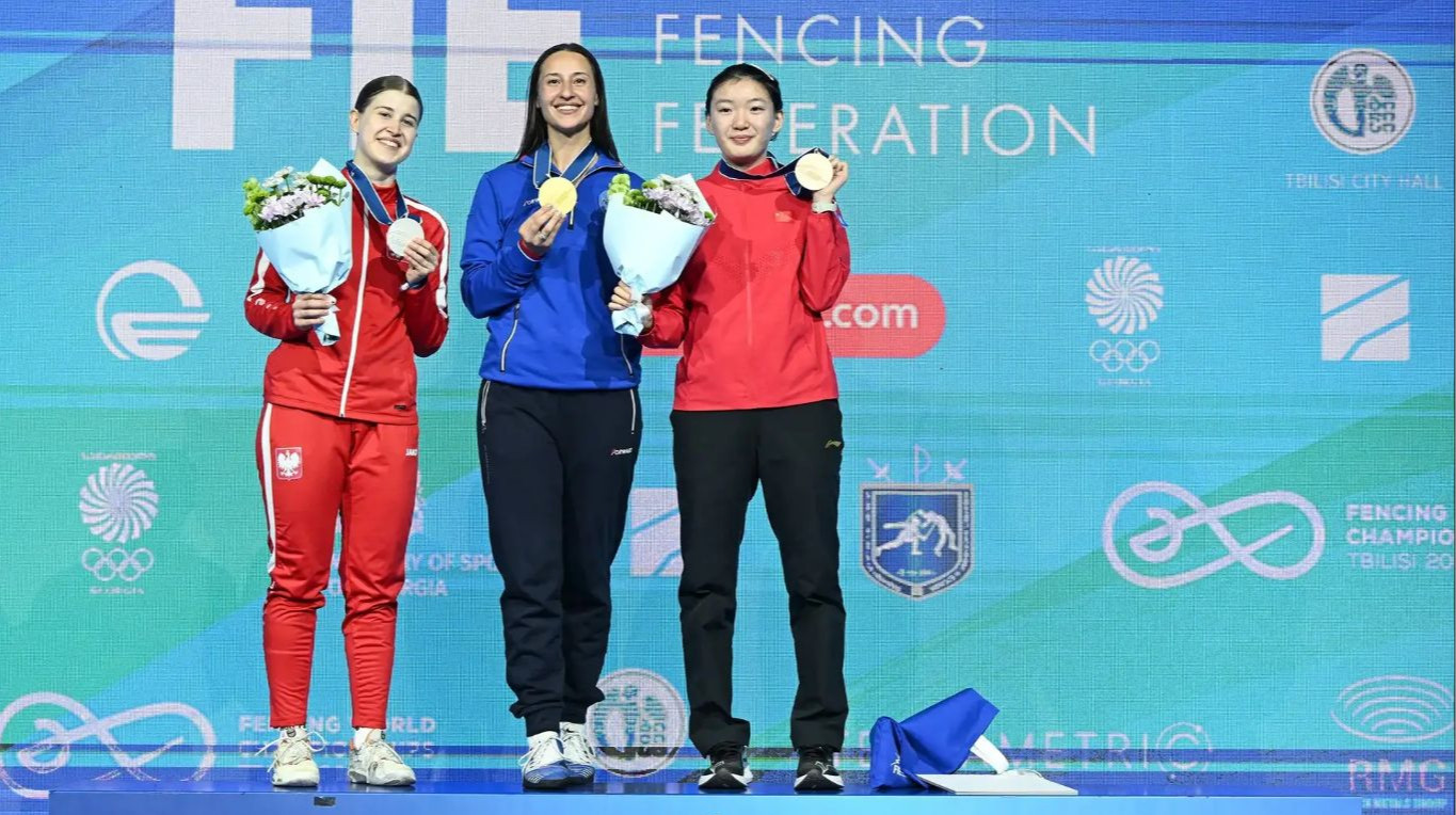 Комащук відмовилася від спільного фото з росіянкою на церемонії нагородження ЧС-2025