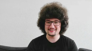 Курйоз на Олд Траффорд: колоритний фанат відрощував волосся заради перемог МЮ, але потрапив у сутичку