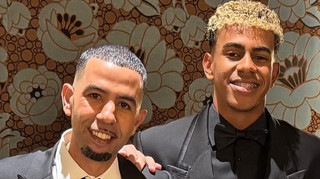 Провокував фанатів команди-суперника: батько зірки Барселони вляпався у скандал під час матчу з Бетісом