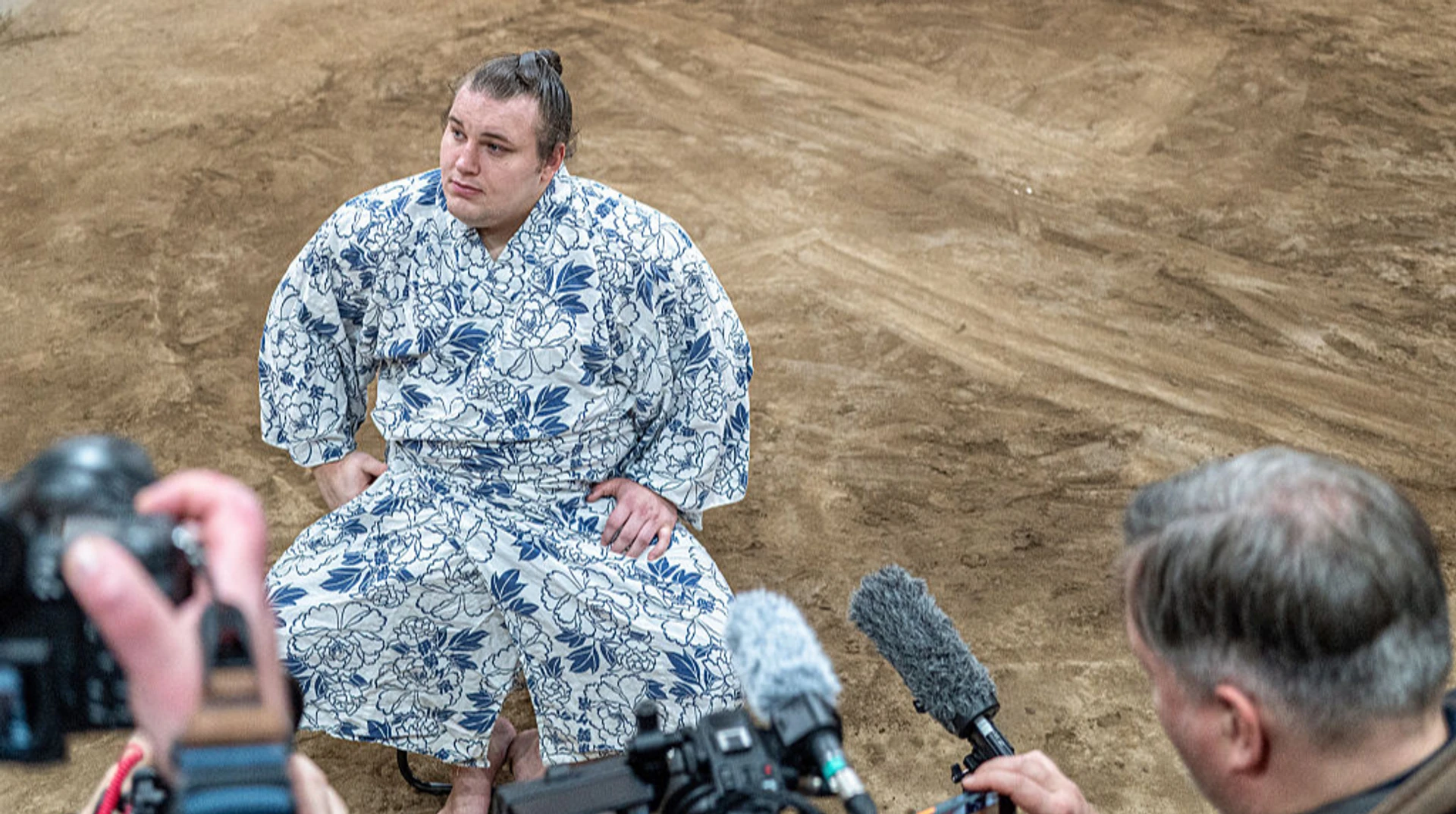 Травма Аонішікі за крок до мрії: превʼю сумо турніру Natsu Basho