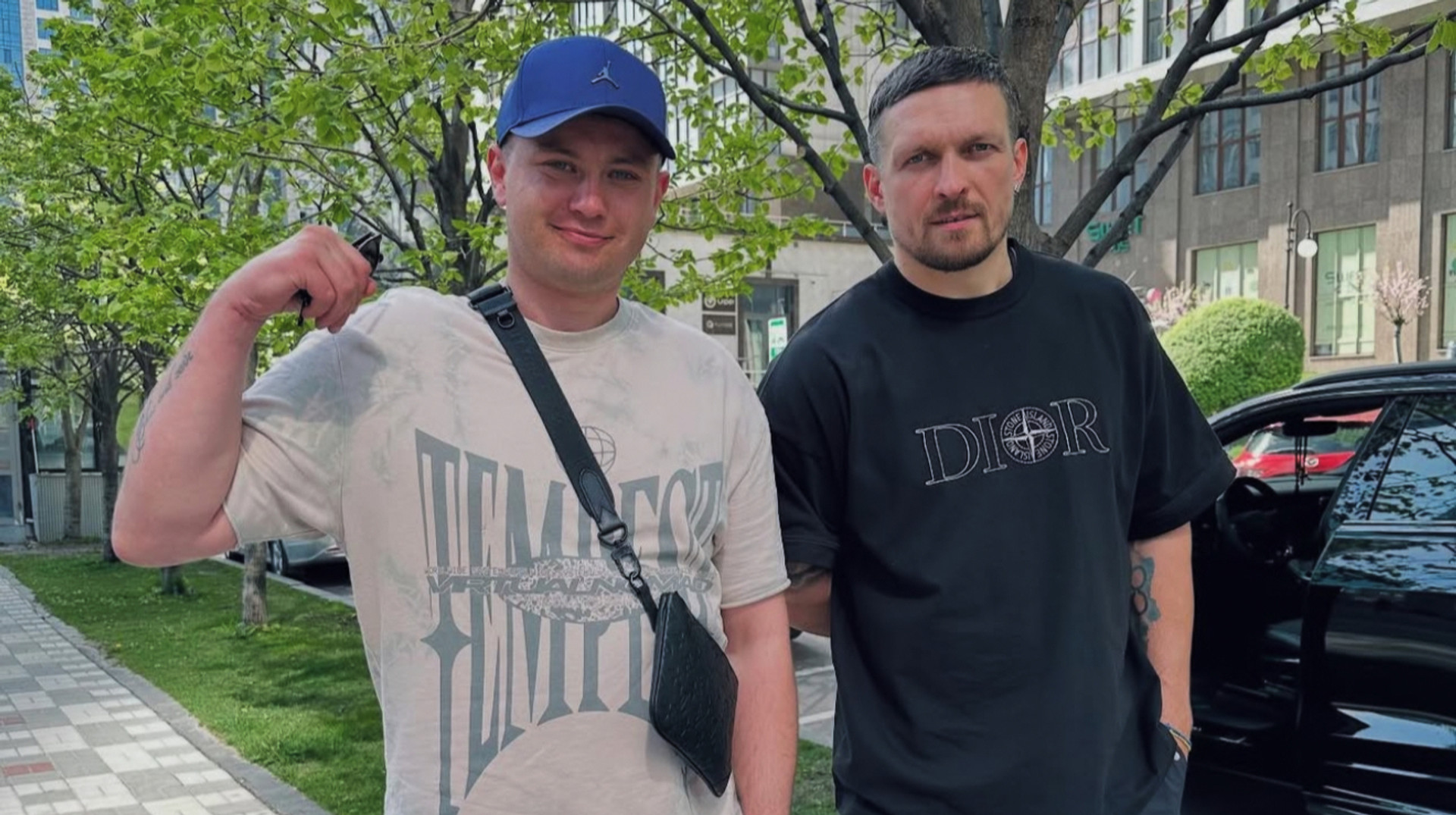 Захотів ляща від чемпіона: фанат здивував Усика незвичайним проханням