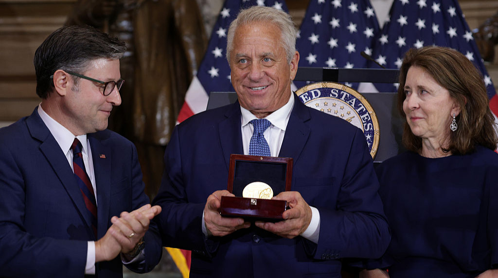 Легендарний велогонщик отримав Золоту медаль Конгресу США