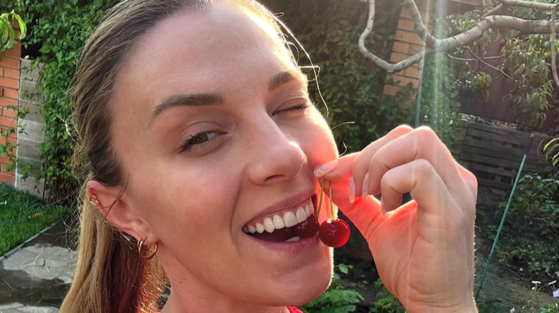 Харлан здивувала фанатів: олімпійська чемпіонка тепер вирощує помідори