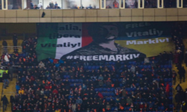 На матчі Шахтар - Аталанта українські фани розгорнули банер у підтримку ув'язненого  нацгвардійця