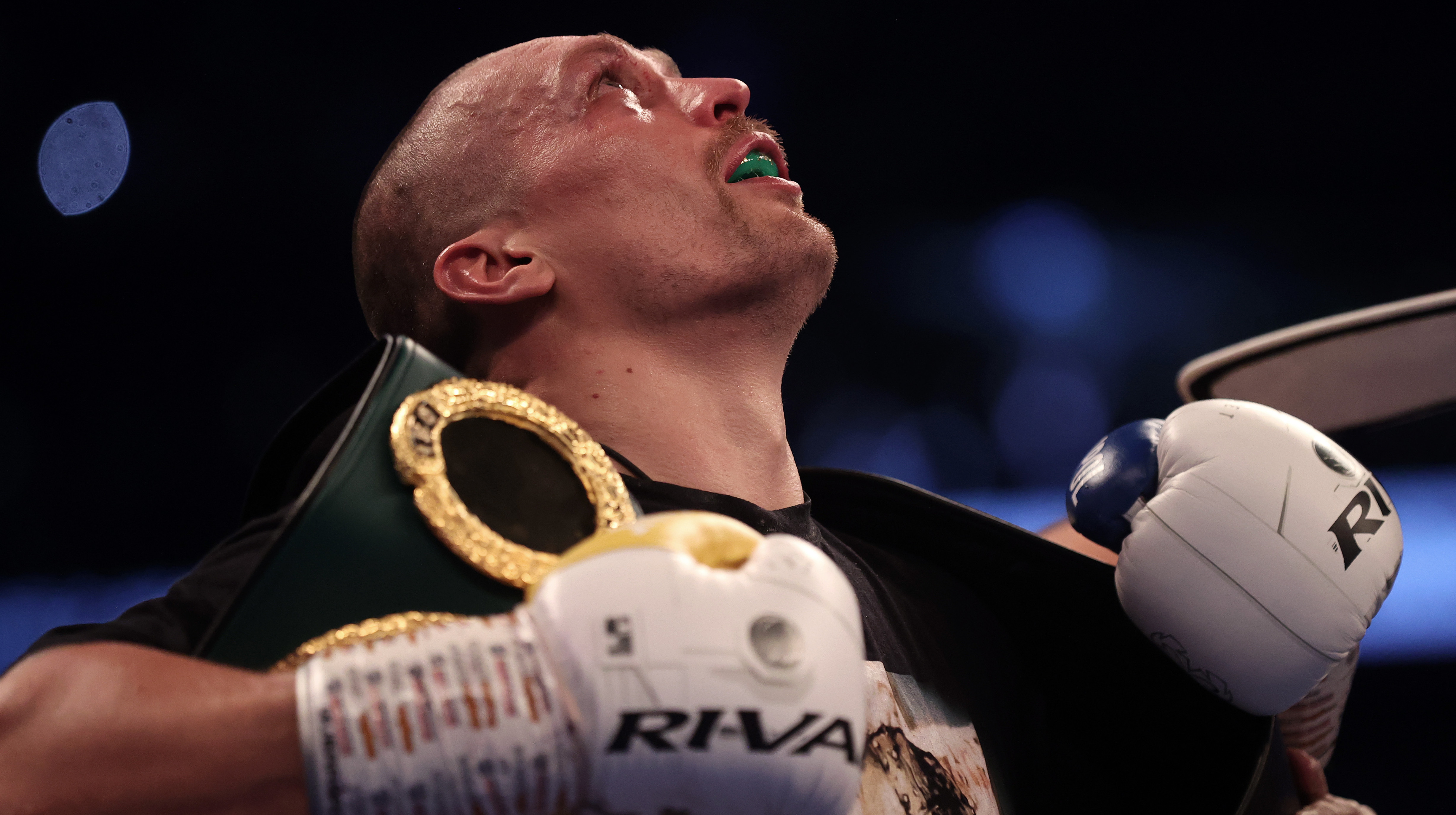 Усик перед боєм з Дюбуа отримав нового промоутера