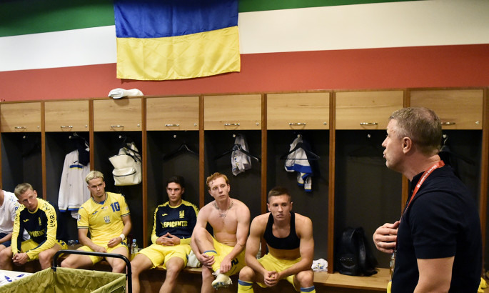 Як виглядає роздягальня збірної України перед грою проти боснійців
