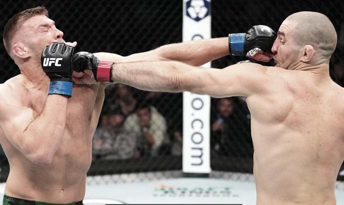 Дю Плессі переміг Стрікленда і став чемпіоном UFC у середній вазі
