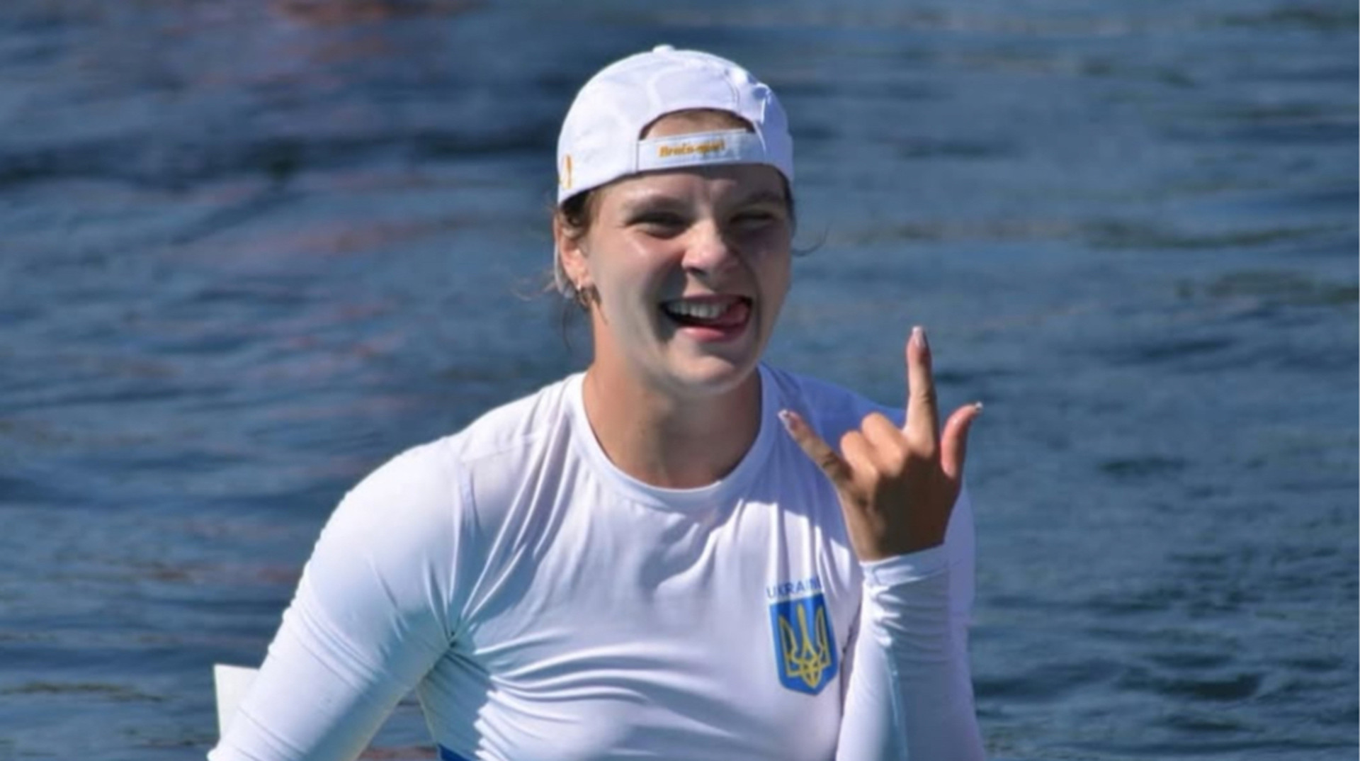 Залетела в тренды: украинская каноистка исполнила вирусный танец после победы в соревнованиях