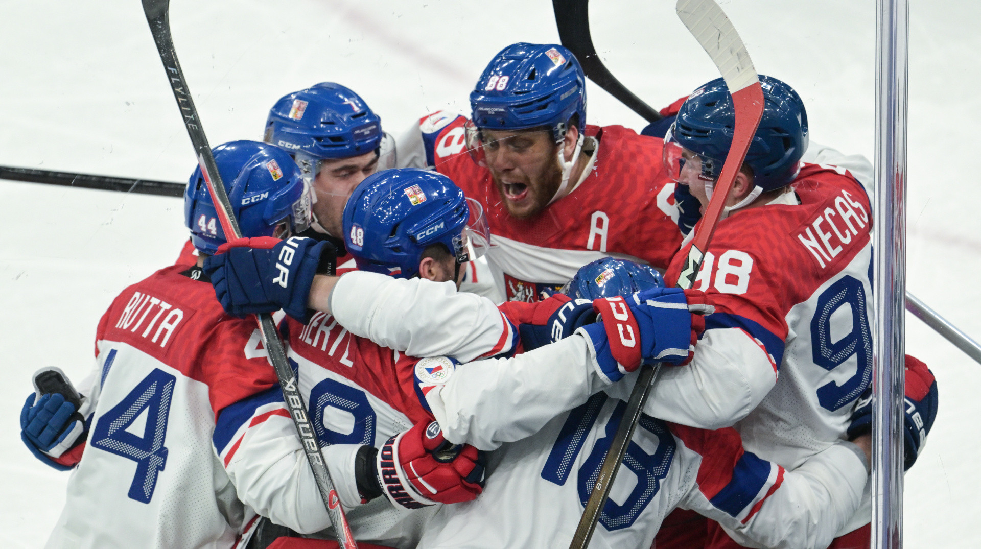 Збірна Чехії закинула третю шайбу Канаді з шістьма польовими гравцями