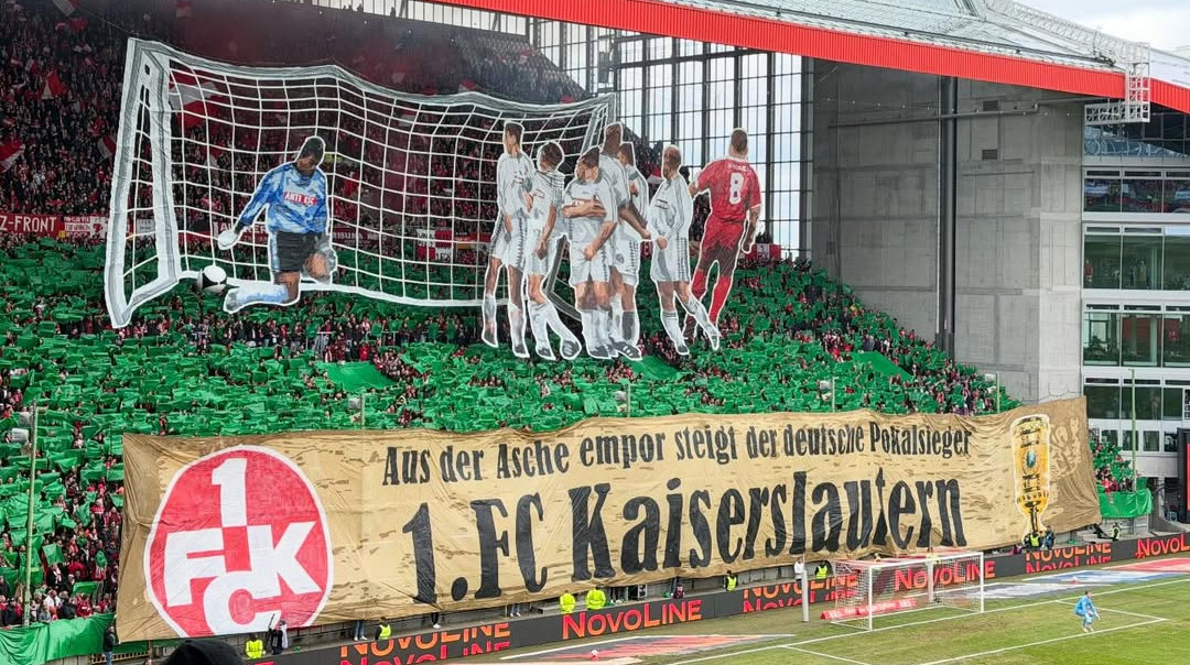 Фанати німецького клубу влаштували перформанс, відтворивши історичний гол на трибунах