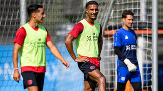 Неймовірний тролінг: Баєр тен Хага епічно підколов МЮ після вильоту від команди з четвертої ліги