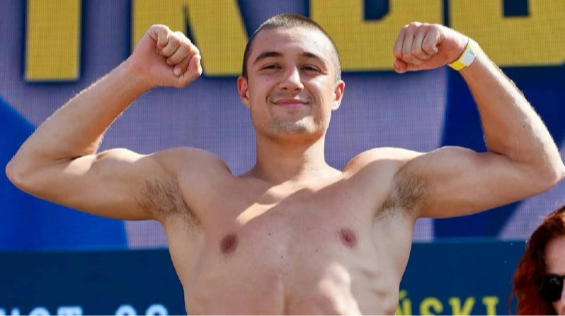 Харциз здобув переконливу перемогу над аргентинцем Кахалем, чотири рази відправивши його в нокдаун