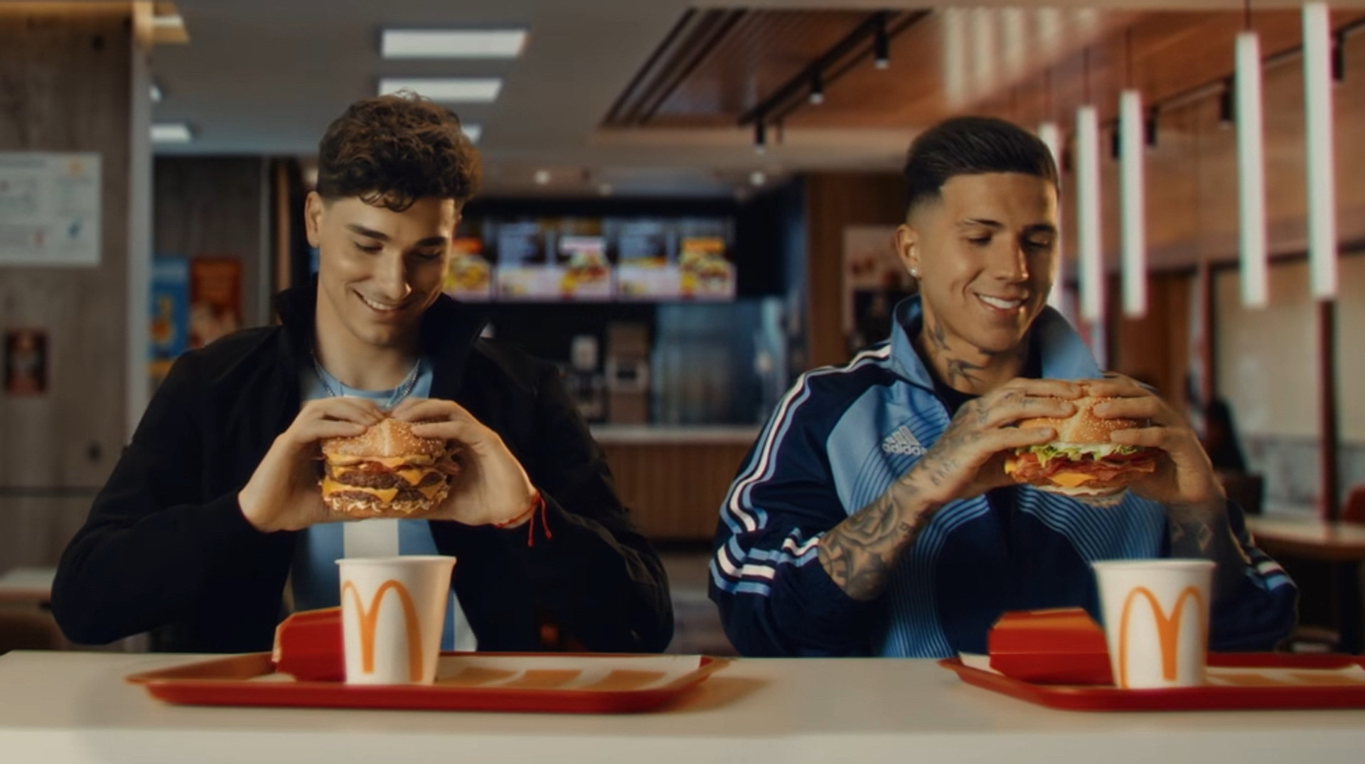 В честь звезд сборной Аргентины выпустили бургер-меню к ЧМ-2026