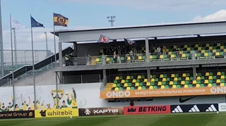 Програвали 0:5, але не сумували: фанати Оболоні співали про найкраще пиво під час гри проти Харкова