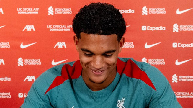 Ліверпуль продовжив контракт із талановитим захисником