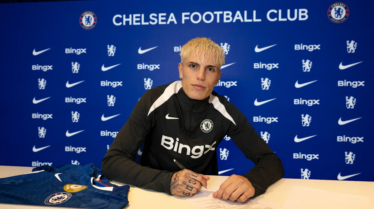 Челси подписал вингера Манчестер Юнайтед Гарначо