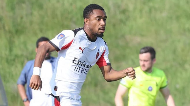 Син легендарного хавбека дебютував у професійному футболі