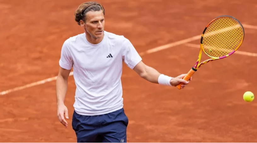 Экс-звезда сборной Уругвая сломал три ребра в матче ветеранов