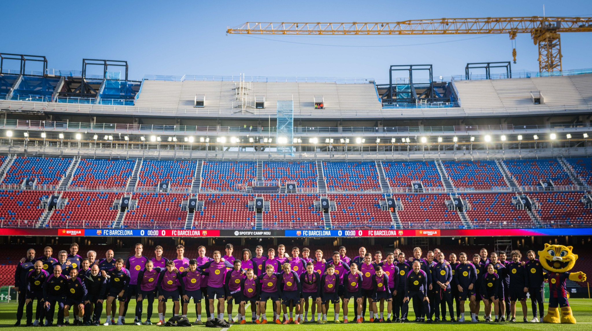 УЄФА дозволила Барселоні прийняти Айнтрахт на Камп Ноу