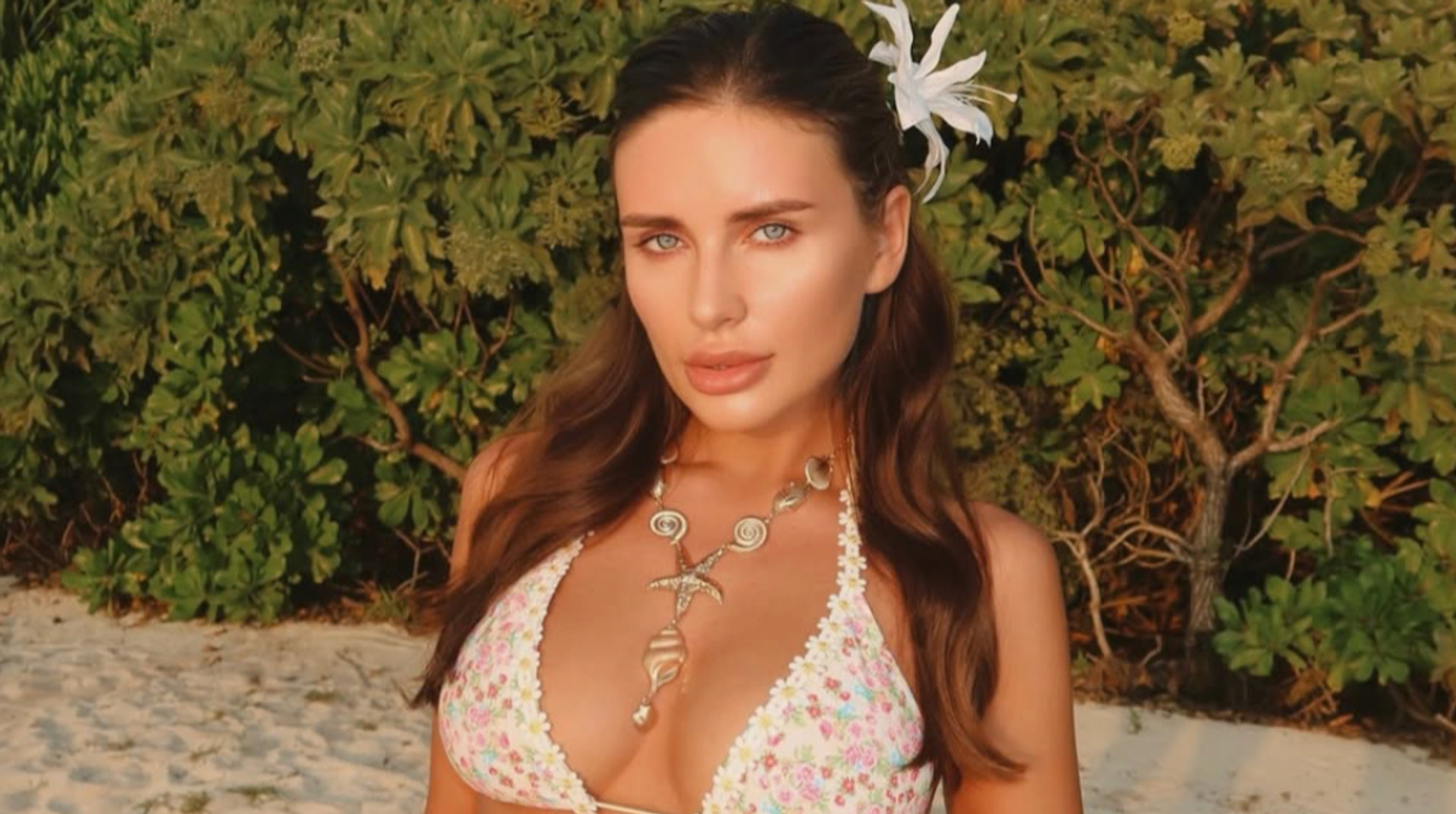 Красуня з Динамо запалила на Мальдівах: дівчина лідера клубу вразила фанатів гарячими фото