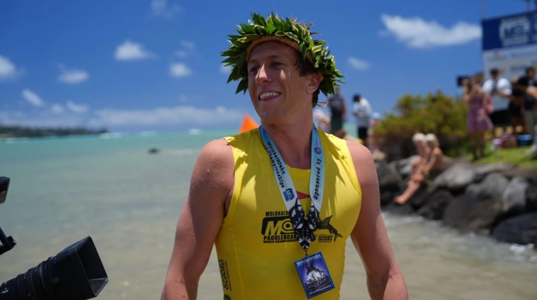 Веслувальник, який врятував жінку від нападу білої акули, виграв чемпіонат світу та побив рекорд