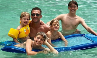 Шевченко оригінально привітав усіх з новорічними святами. ВІДЕО