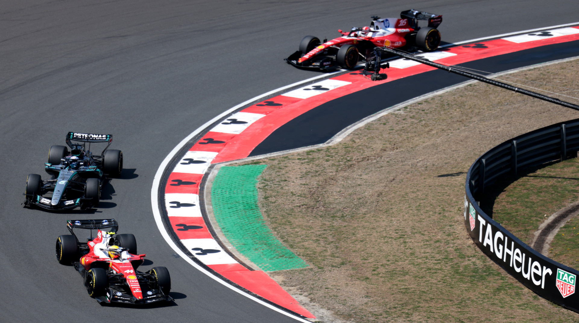 Антонеллі здобув першу перемогу в Формулі-1, Гамільтон завоював перший подіум за Феррарі на Гран-прі Китаю