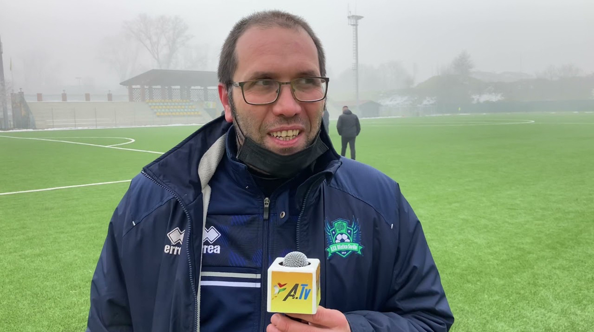 В Італії відсторонений тренер перевдягався у священика, щоб керувати командою з трибун